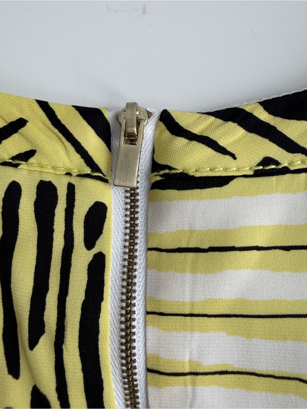 Diane Von Furstenberg DVF Hayley Silk Print Pleated Dress Sz 6 Yellow Black - Picture 15 of 17